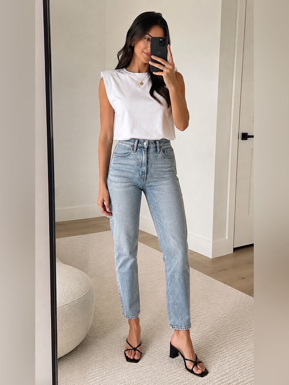 Abercrombie & Fitch The '80s Mom High Rise Jeans Light Washed Denim 27 Short